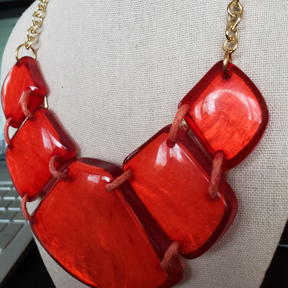 Red Capiz Statement Necklace Shimmery Chunky Hinge - Picture 2 of 7